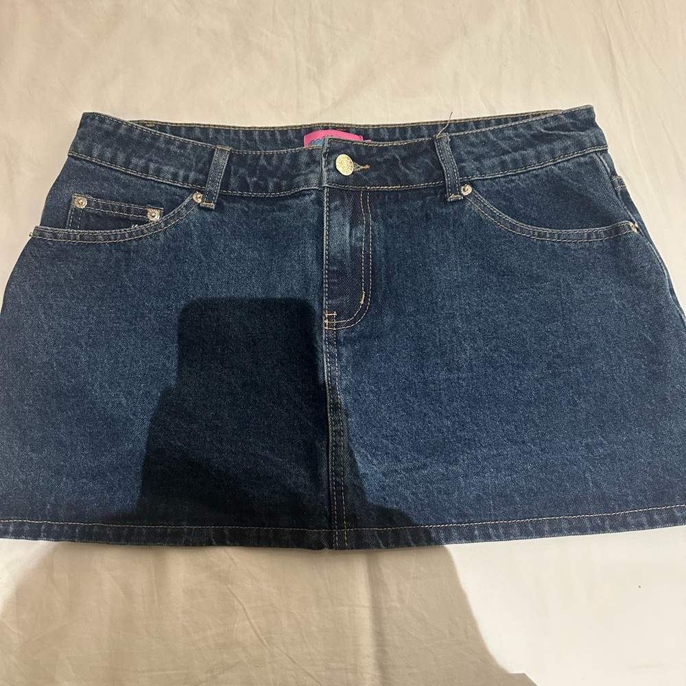 Edikted Indigo Denim Mini Skirt
Worn once.
Smoke free& pet free home.